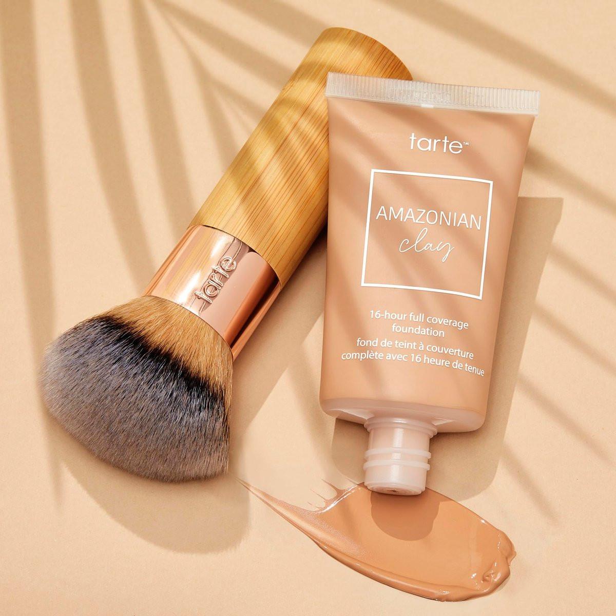 tarte the buffer airbrush finish foundation Pinsel – Mischpinsel für Creme-, Flüssig- oder Puder-Make-up, aufbaubare Deckkraft & nahtloses Auftragen für einen makellosen Teint, vegan & tierversuchsfrei, Full Size