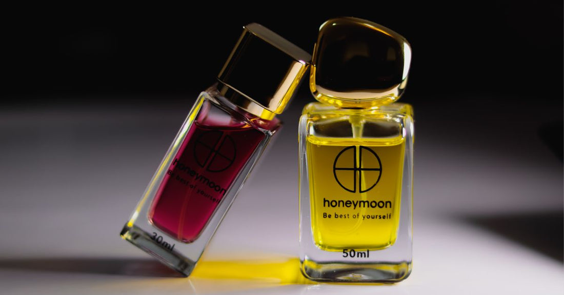 Eine elegante Cologne-Flasche auf einer Marmoroberfläche für den Cologne Buying Guide