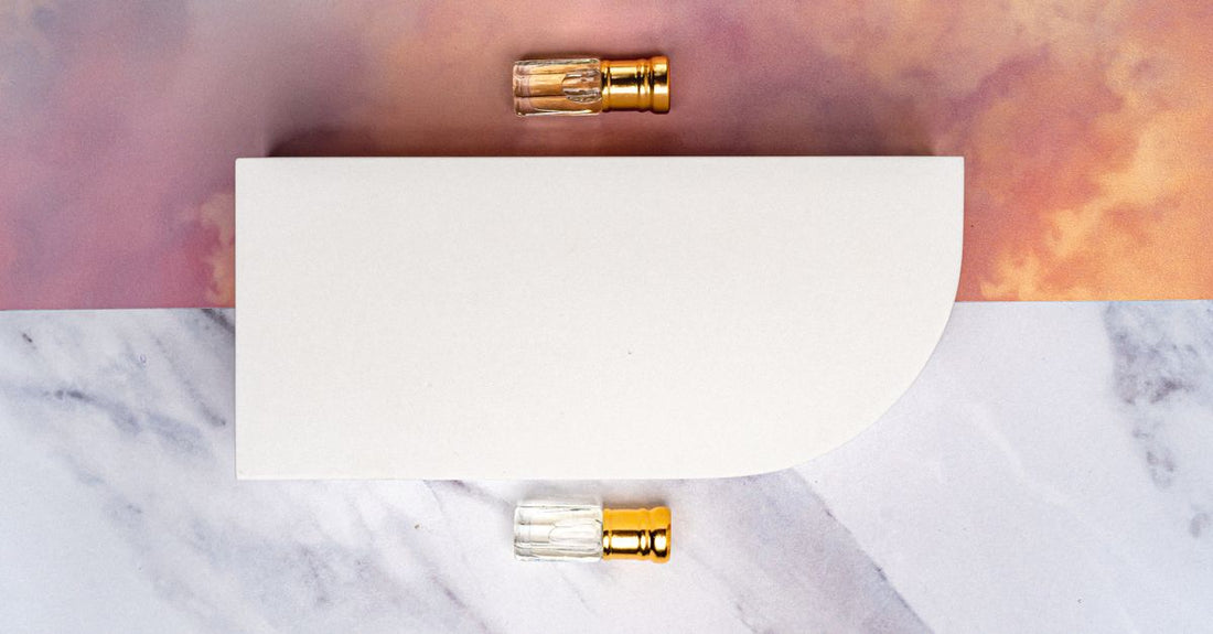 Best Eau de Parfum 2026: Edle Parfumflakons auf Marmor arrangiert