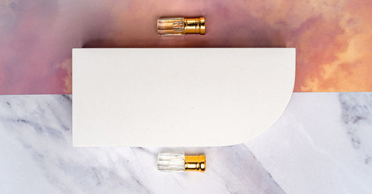 Best Eau de Parfum 2026: Edle Parfumflakons auf Marmor arrangiert