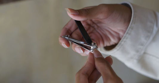 Beste Fingernagelknipser 2026 aus Edelstahl mit ergonomischem Griff auf hellem Hintergrund