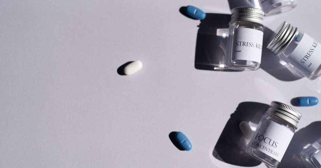 Berberin-Nahrungsergänzungsmittel Flasche auf einem Holztisch für Diabetes-Management