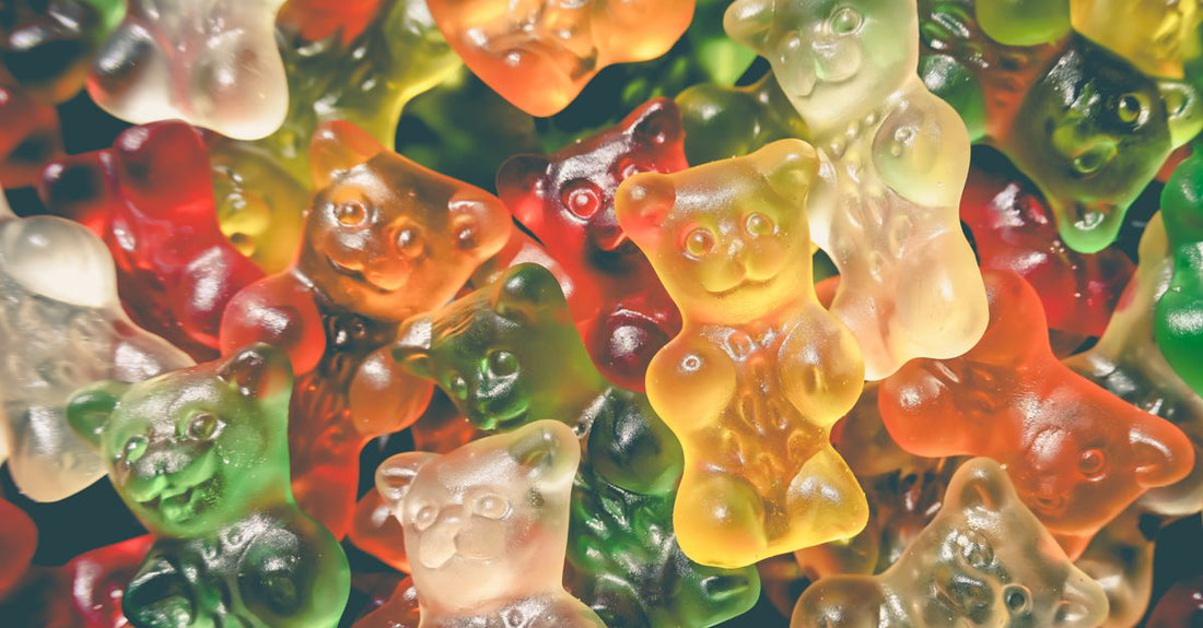 Bunte Kinder-Vitamin-Gummibärchen in einer Glasflasche – der ultimative Kinder-Vitamine Kaufguide 2026