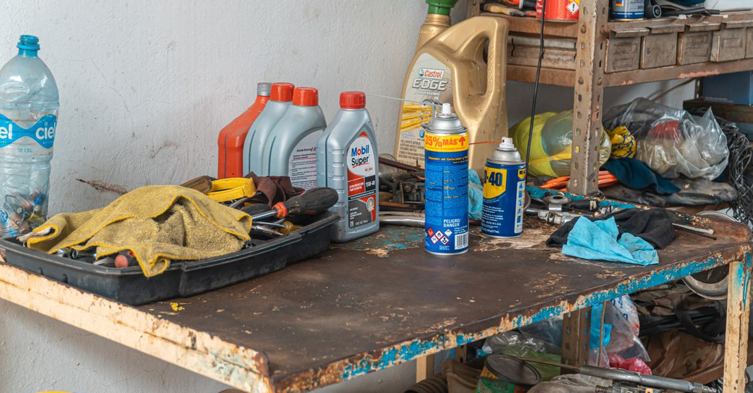 Best Lubric: Eine Flasche hochwertiges Gleitgel auf weißem Hintergrund, ideal für empfindliche Haut.