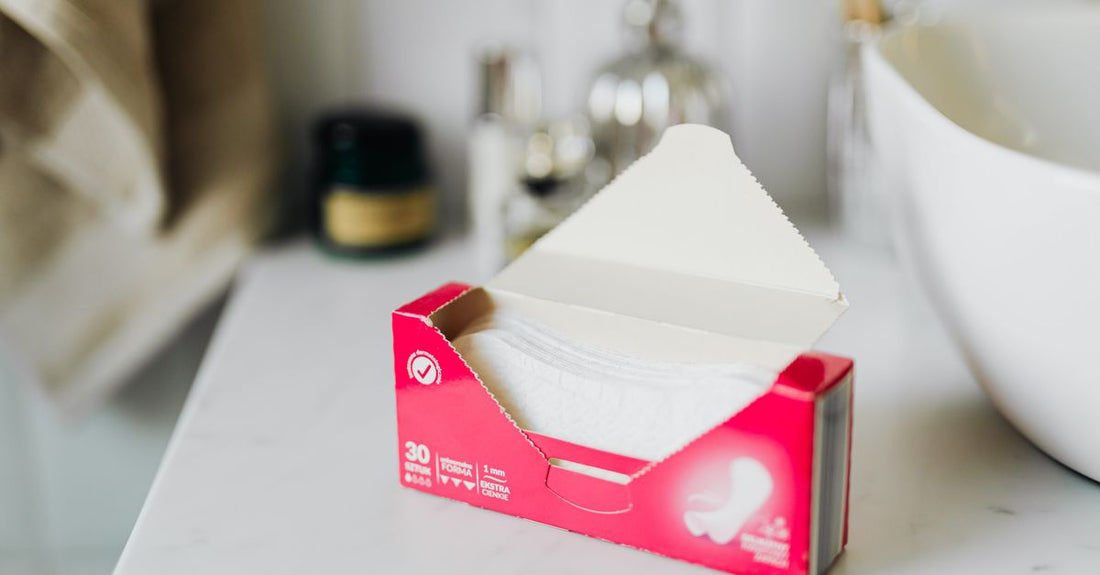 Verpackung der besten Intimtücher 2026 auf einem hellen Hintergrund, pH-ausgeglichen und parfümfrei