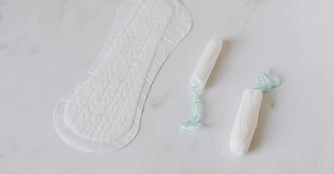 Verschiedene Pads, Liners, Shields und Guards in einer übersichtlichen Anordnung – der Pads, Liners, Shields & Guards Buying Guide von Vittamine.