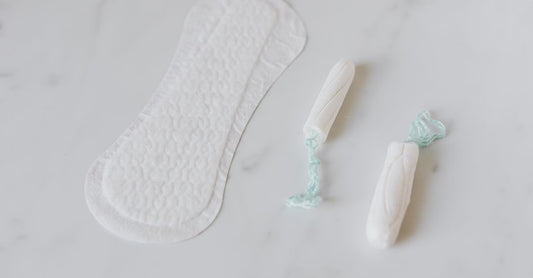 Verschiedene Pads, Liners, Shields und Guards in einer übersichtlichen Anordnung – der Pads, Liners, Shields & Guards Buying Guide von Vittamine.