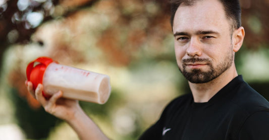 Eine hochwertige Shaker-Flasche auf einem weißen Hintergrund, ideal für die besten Shaker-Flaschen 2026