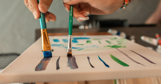Nail Art Brushes Buying Guide: Hochwertiges Pinselset auf weißem Hintergrund für präzises Nageldesign