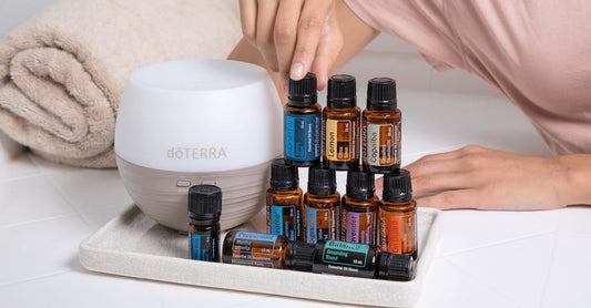 Ätherische Öle Mischungen Kaufberatung: Auswahl an hochwertigen Ölflaschen für die Aromatherapie
