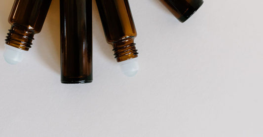 Verschiedene Roller Bottles in einem Flatlay – der Roller Bottles Buying Guide zeigt die besten Optionen.