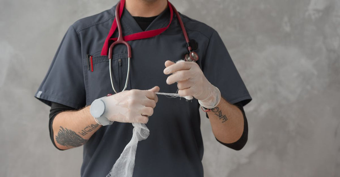Sterile Mullkompressen in einer flachen Anordnung auf hellem Hintergrund – Gauze Buying Guide