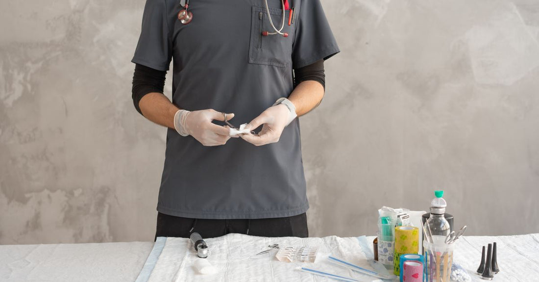 Beste Gaze 2026: Sterile Gaze-Pads auf einem weißen Hintergrund, bereit für die Wundversorgung.
