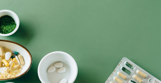 Beste Elektrolyt-Tabletten für Läufer angeordnet auf einem weißen Hintergrund