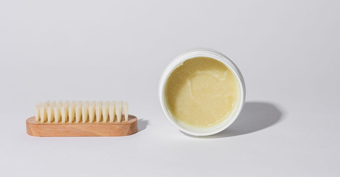 Antimykotische Creme zur Fußpilz-Behandlung auf hellem Hintergrund, Teil des Buying Guide 2026