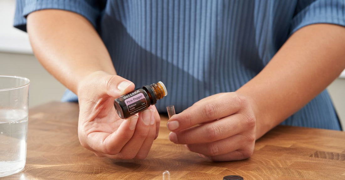Ohrenschmalz-Auflösende Tropfen Flasche und Ohrreinigungsset auf hellem Hintergrund, earwax removal buying guide