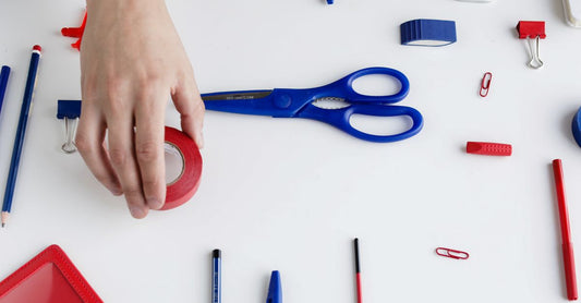 How to choose shears: Professionelle Haarscheren auf Marmor-Untergrund, Budget- und Luxus-Modelle im Vergleich