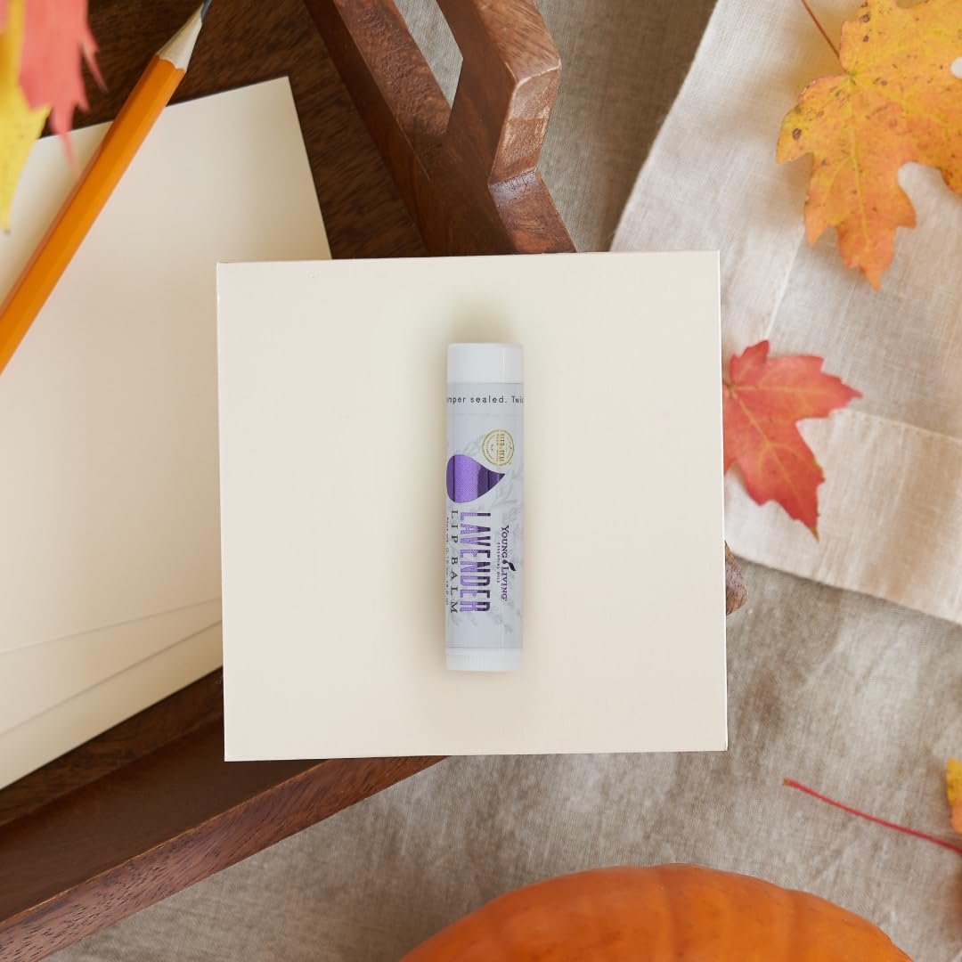 Young Living Lavendel Lippenbalsam – 0,15 oz – Ätherische Öle, beruhigt trockene Lippen, spendet Feuchtigkeit & pflegt, natürliche Lippenpflege, feuchtigkeitsspendende Lippenbehandlung