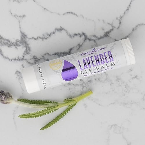 Young Living Lavendel Lippenbalsam – 0,15 oz – Ätherische Öle, beruhigt trockene Lippen, spendet Feuchtigkeit & pflegt, natürliche Lippenpflege, feuchtigkeitsspendende Lippenbehandlung
