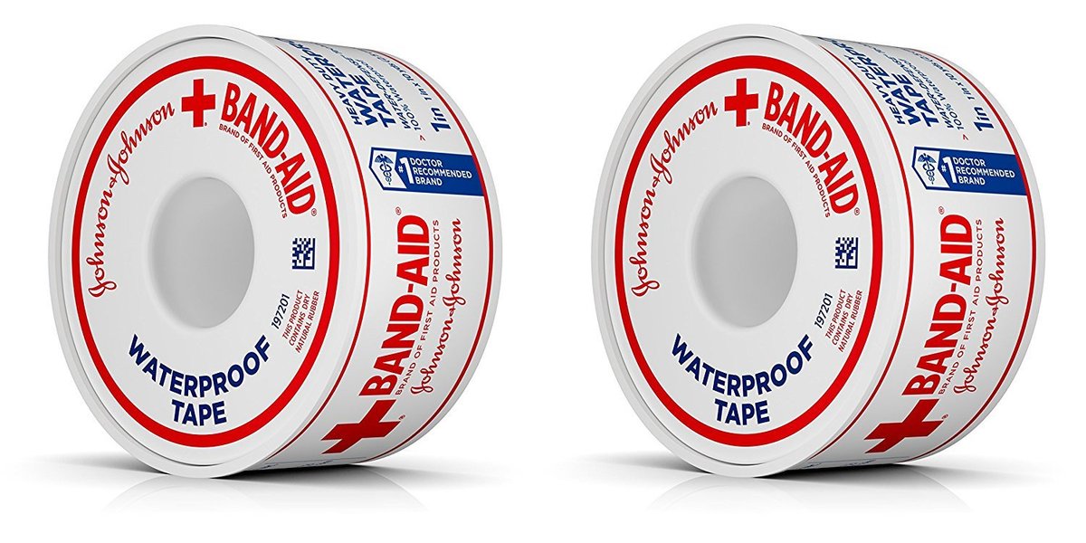 Band-Aid 100% wasserfestes selbstklebendes medizinisches Tape – 2er-Pack (2,5 cm x 9,1 m) zur sicheren Befestigung von Verbänden