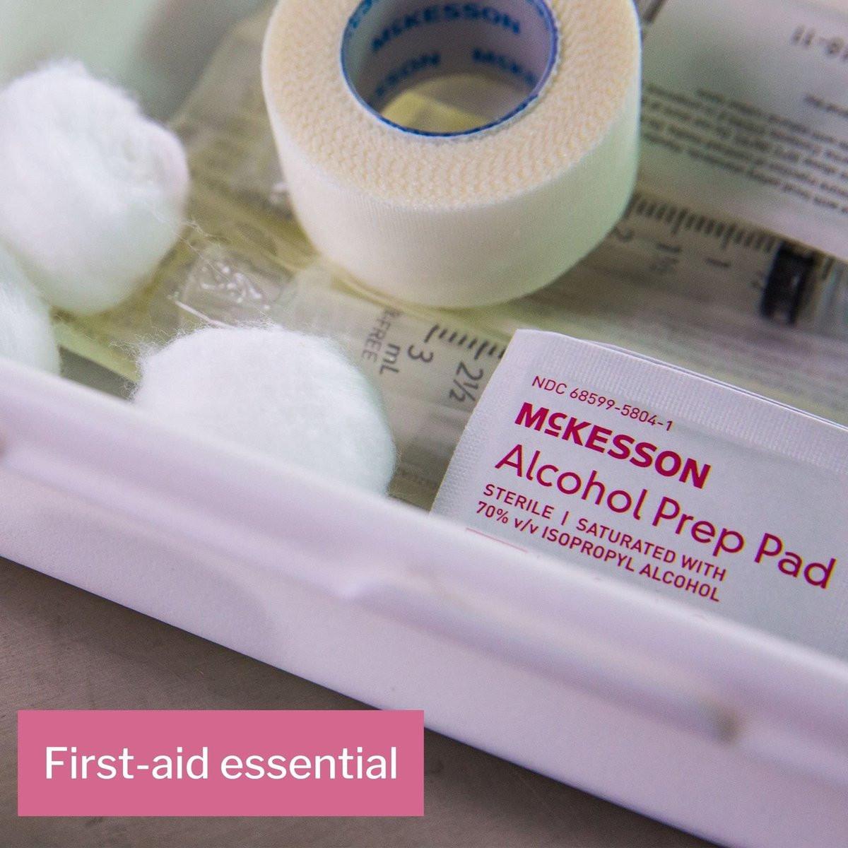 McKesson Alkoholtupfer, (200 Stück) – steril, einzeln verpackte Tücher, 70% Isopropylalkohol, mittlere Größe, 2-lagig, medizinische Qualität, Erste Hilfe, 1 Box