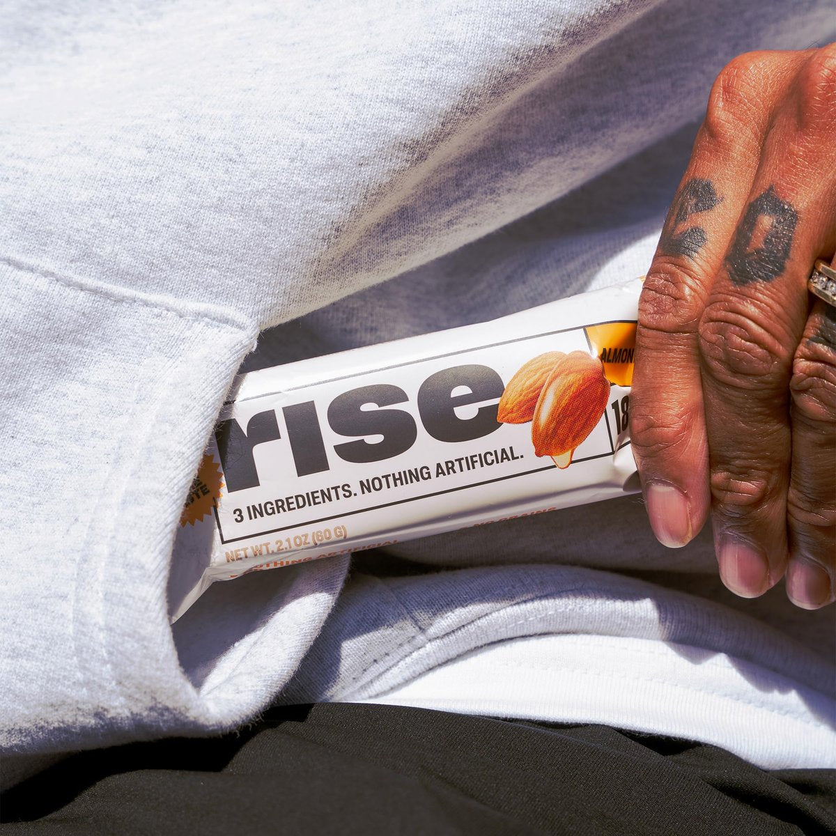 Rise Breakfast Whey Protein Riegel Almond Honey – 18 g Protein, 2,01 oz (12er Pack)