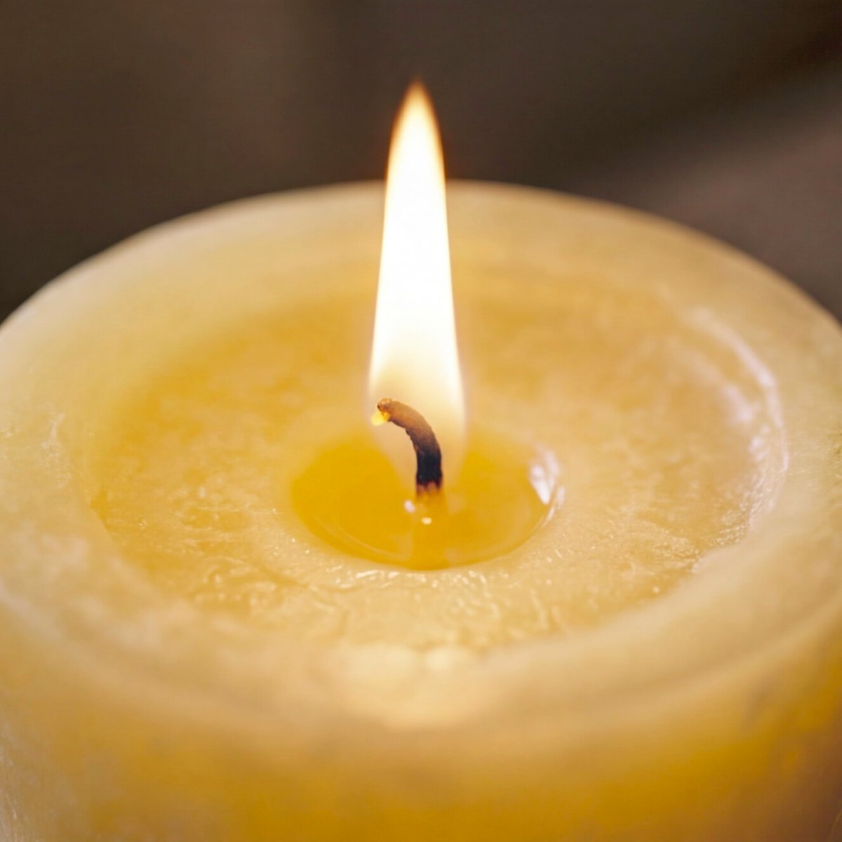 Aroma Naturals Duftkerze Orange & Lemongrass – Gelbe Säulenkerze 2,75 x 5 Zoll für stimmungsvolle Ambiance