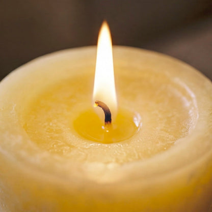 Aroma Naturals Duftkerze Orange & Lemongrass – Gelbe Säulenkerze 2,75 x 5 Zoll für stimmungsvolle Ambiance