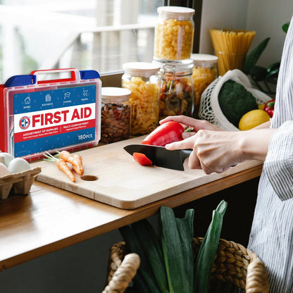 Be Smart Get Prepared 180-teiliges Erste-Hilfe-Set: Reinigen, Behandeln, Schützen bei kleinen Schnitten und Schürfwunden. Für Zuhause, Büro, Auto, Schule, Geschäft, Reisen, Notfälle, Überleben, Jagd, Outdoor, Camping & Sport, FSA HSA
