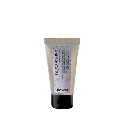 Davines This Is An Invisible Serum – Anti-Frizz & Satiny Look, leichter Halt, 50 ml Reisegröße