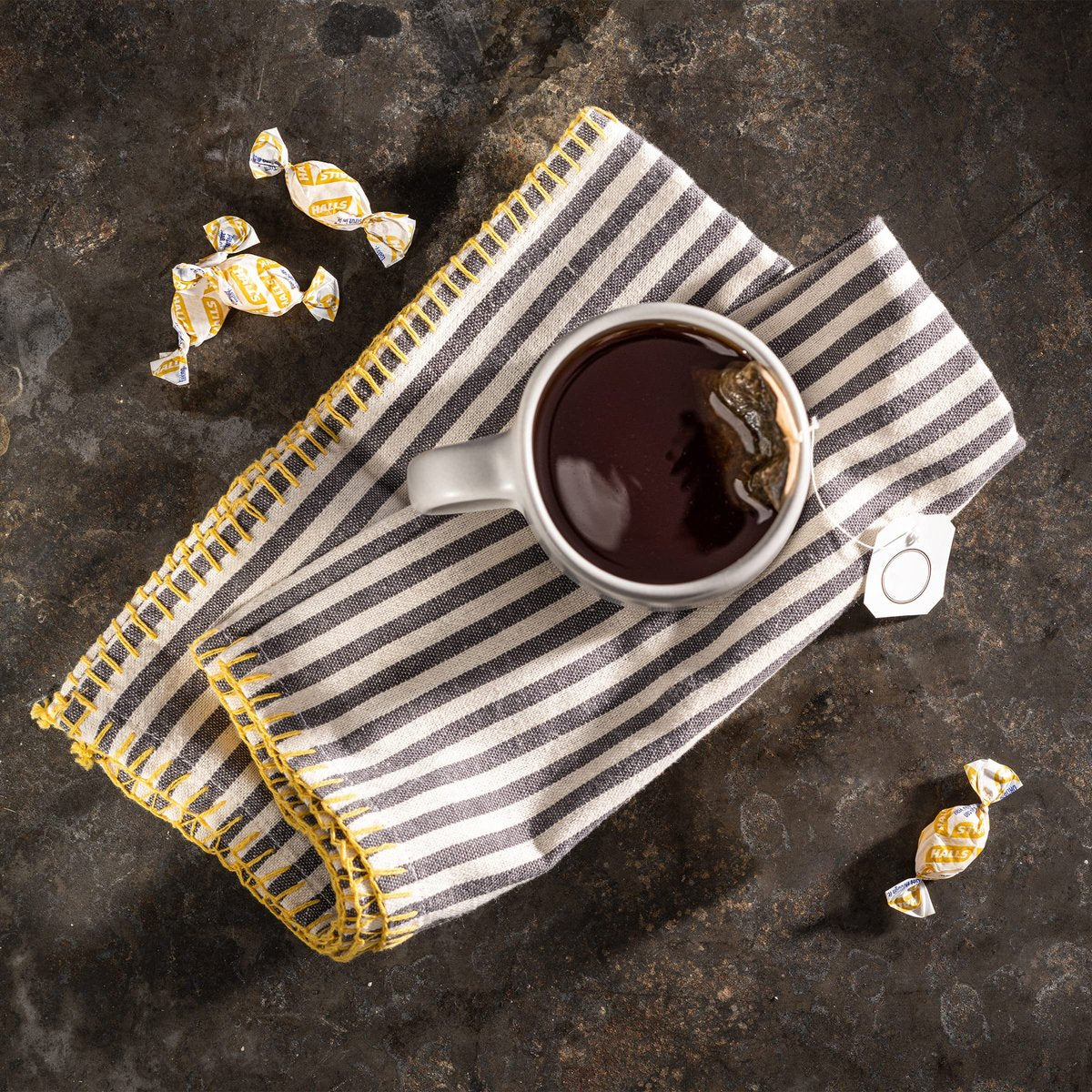 HALLS Hustenbonbons, gemischte Zitrusfrüchte, Cranberry, 30 Stück