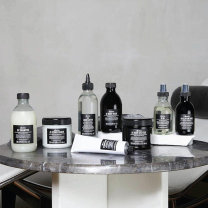 Davines OI Duschgel – Feuchtigkeitsspendendes Körpershampoo für alle Hauttypen mit Antioxidativem Roucou-Öl und cremigem Schaum, 280 ml