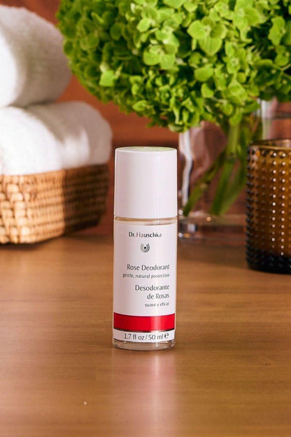 Dr. Hauschka Rosen-Deodorant, 50 ml – Natürlicher Deodorant-Schutz mit Rosenduft