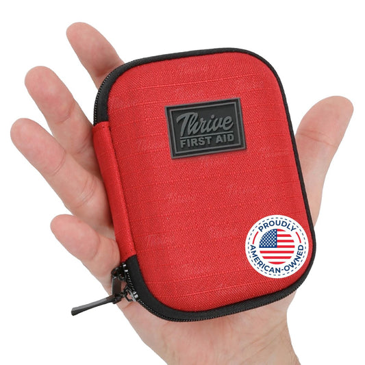 Thrive Mini Erste-Hilfe-Set – Kompaktes Reise-Set, wasserdicht, 66-teilig, rot