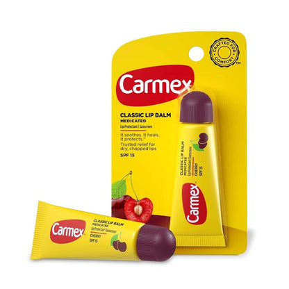 Carmex Classic Lippenbalsam Kirsche mit Lichtschutzfaktor 15, 0,35 Unzen (3er-Pack, Tube in Blisterverpackung), Darstellung kann variieren