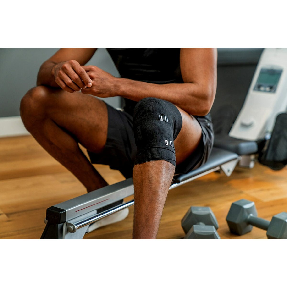 ACE 4-Zoll elastische Bandage mit Clips, Schwarz, ideal für Bein, Schulter und mehr, 1 Stück