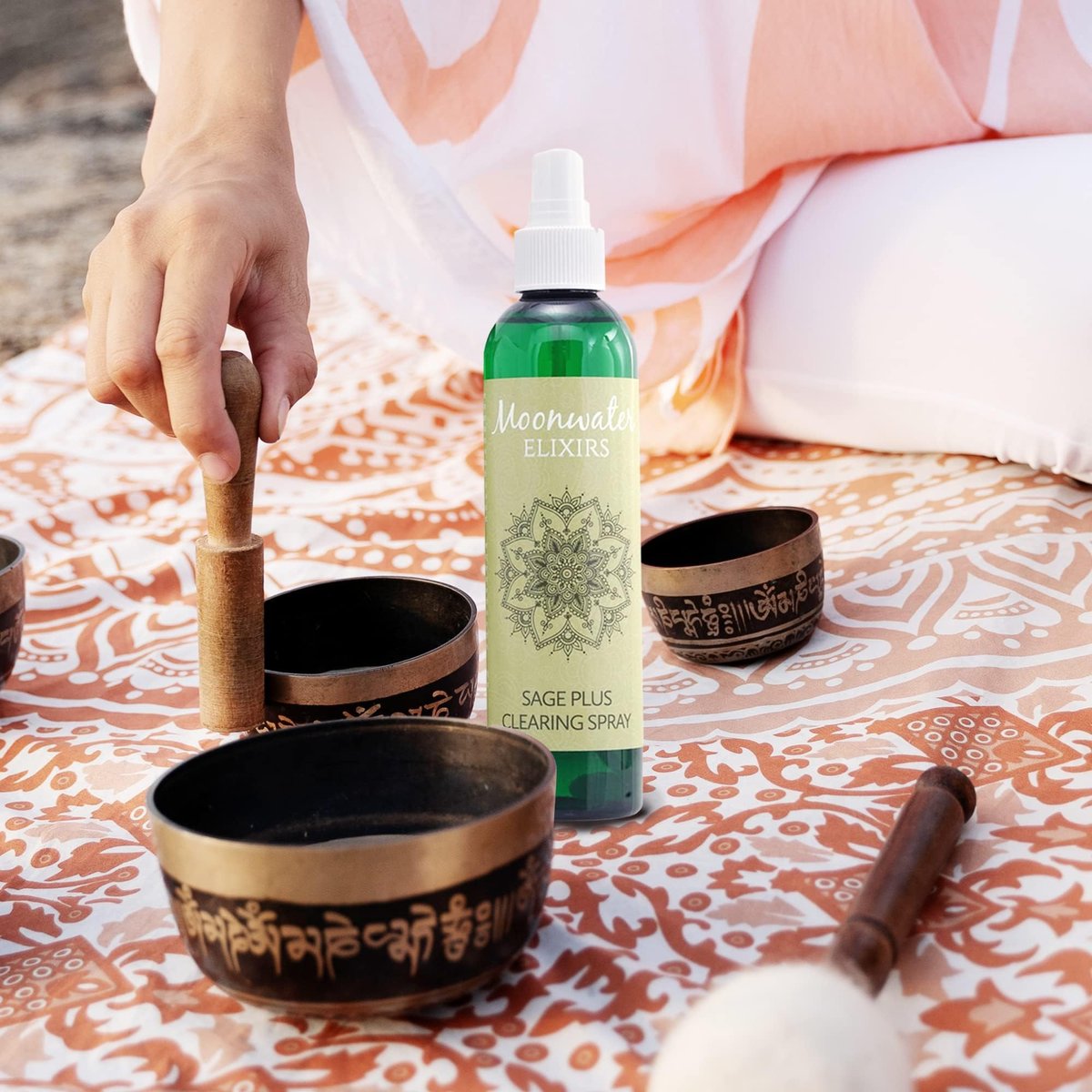 White Sage Smudge Spray für spirituelle Reinigung & Aura-Schutz – Salbeinebel zur Reinigung negativer Energie & Schutz, für Zuhause & Meditation, mit Bergkristall Reiki-energetisiertes Aromatherapie-Raumspray – 118 ml