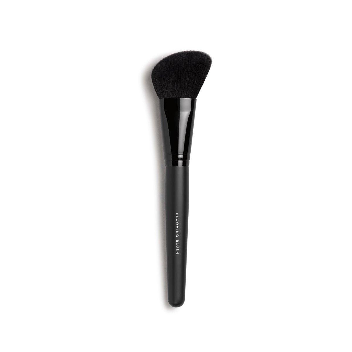 bareMinerals Blooming Makeup Blush Pinsel mit Synthetikfasern, Abgewinkelt für Blushes + Bronzer, Verblenden von losen + gepressten Pudern, Veganer Make-up-Pinsel
