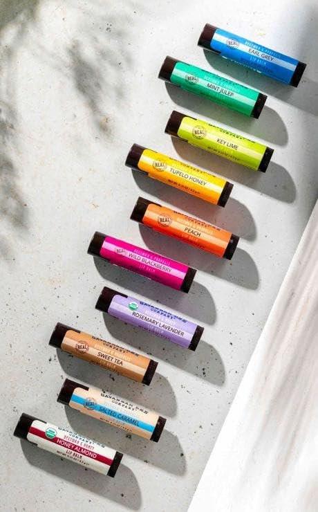 Savannah Bee Company Lippenbalsam Set – Feuchtigkeitsspendender Lippenpflegestift mit reinem Honig (Bee the Balm Set, 7-teilig)