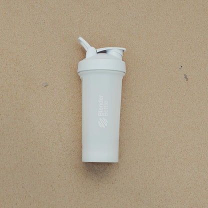BlenderBottle Classic V2 Shaker-Flasche – Perfekt für Proteinshakes & Pre-Workout, 28 Unzen, Weiß