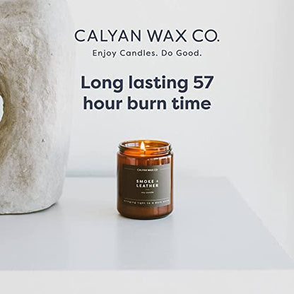 Calyan Wax Co. Cedar & Tobacco Duftkerze – 57 Stunden Brenndauer – Luxuriöse saubere Sojawachs-Kerze im Amberglas – 7,2 oz