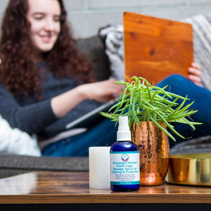 Heal the Masses Weißer Salbei Spray: Smudge Spray für Reinigung und Schutz – Rauchfreies Flüssig-Smudging mit Quarzkristallen – Negativität lösender Reinigungsnebel – 118 ml