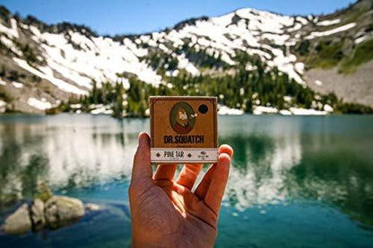 Dr. Squatch Pine Tar Seife 4er-Pack – Natürliche Holzseife für Männer mit peelender Wirkung – Handgemacht in den USA mit Kiefer, Kokos und Olivenöl (4 Riegel)