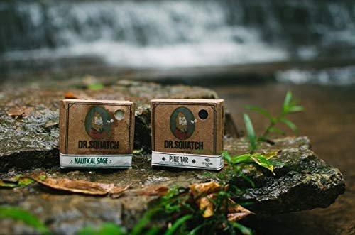 Dr. Squatch Pine Tar Seife 4er-Pack – Natürliche Holzseife für Männer mit peelender Wirkung – Handgemacht in den USA mit Kiefer, Kokos und Olivenöl (4 Riegel)