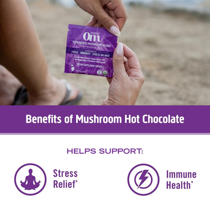 OM MUSHROOM SUPERFOOD Heiße Schokolade Mix – Niederländischer Kakao mit Löwenmähne, Reishi, Chaga & Turkey Tail – Fokus, Ruhe & Stressunterstützung – 2g Zucker, 25 Kalorien – Einzelportion (10 Beutel)