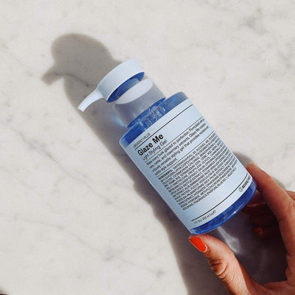 J Beverly Hills Blue Glaze Me Light Styling Hair Gel mit Aloe Vera für Feuchtigkeit, leichter Halt, 200 ml