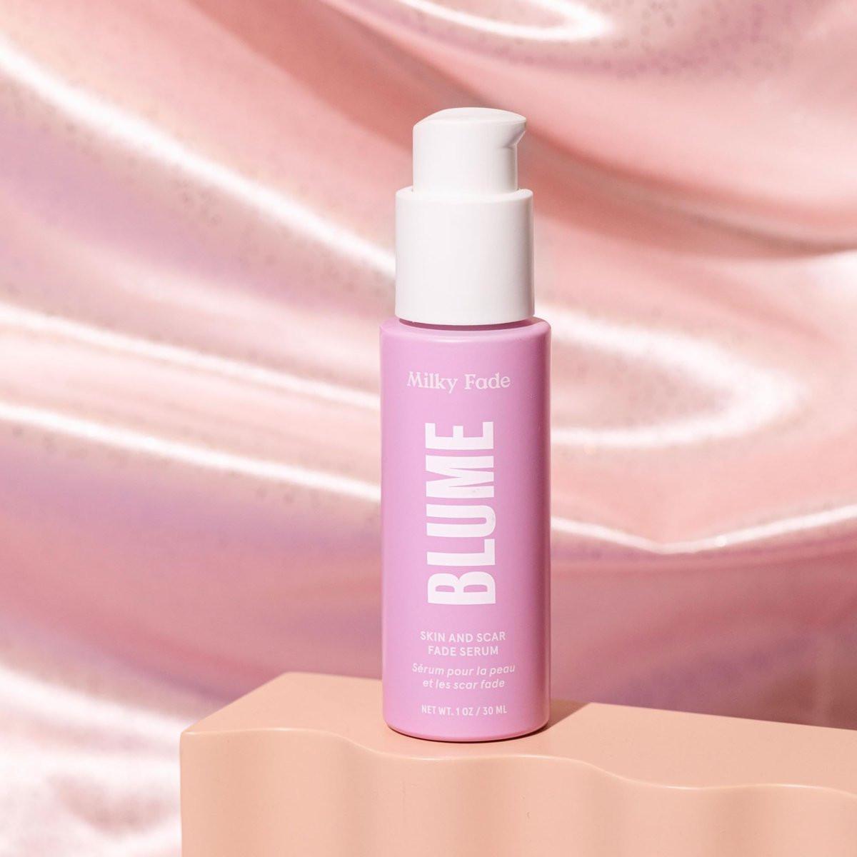 Blume Milky Fade Vitamin C Serum für das Gesicht - Dunkelfleck-Korrektor mit Niacinamid, Hyaluronsäure & Vitamin E - Beruhigt den Hautton - Veganes & tierversuchsfreies Feuchtigkeitsserum (30 ml)