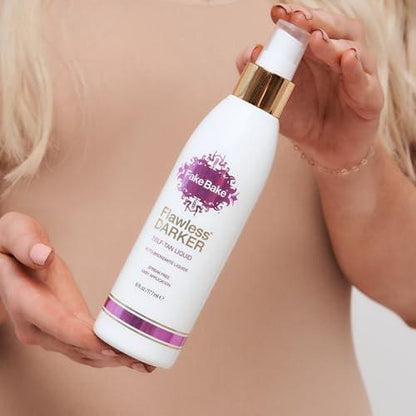 Fake Bake Flawless Darker Selbstbräuner-Lotion – Streifenfreie, langanhaltende natürliche Bräune für alle Hauttöne – Inklusive Applikator-Handschuh, Schwarzer Kokosnussduft – 177 ml