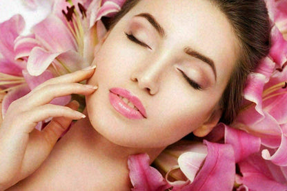 Rosenhydrolat Wasser, Reines Rosenwasserspray Großpackung, Hydratisierender Gesichtstoner Rosenwasser für Haut und Haar, Leinenspray für Bettwäsche, Raumduft, Körperspray Nachfüllung von Organic Pure Oil, 946 ml