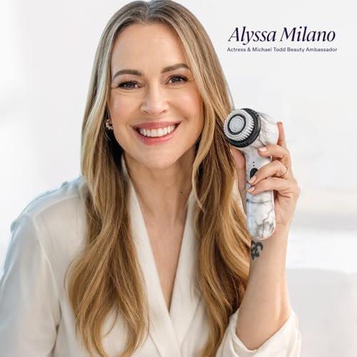 Michael Todd Beauty Soniclear Allure 2024 Best of Beauty Winner - Gesichtsreinigungs- und Peelingbürstensystem mit antimikrobiell geschützten Borsten, 4 Geschwindigkeiten, Serum-Infusion-Aufsatz und Reiseetui